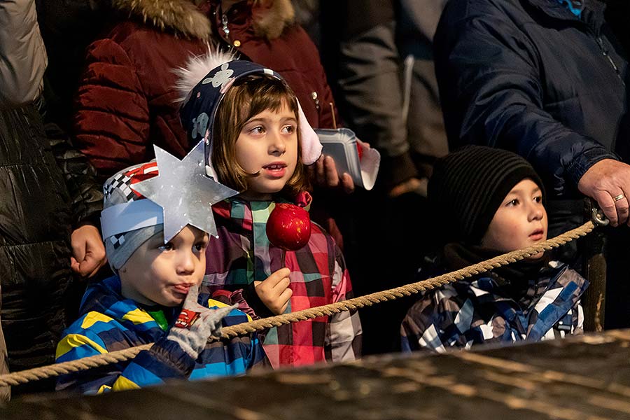 Gemeinsames Singen am Weihnachtsbaum, 3. Adventssonntag in Český Krumlov 15.12.2019