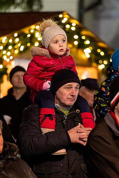 Gemeinsames Singen am Weihnachtsbaum, 3. Adventssonntag in Český Krumlov 15.12.2019