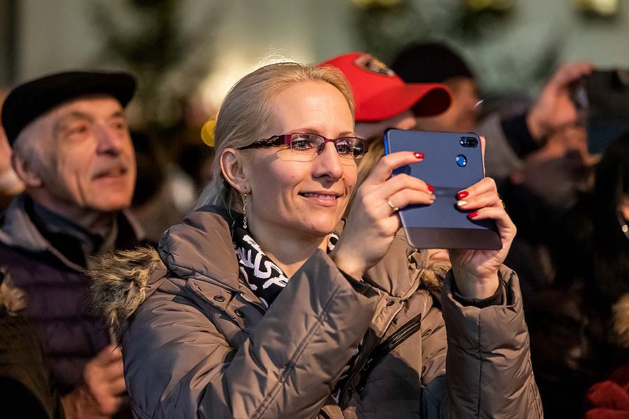 Gemeinsames Singen am Weihnachtsbaum, 3. Adventssonntag in Český Krumlov 15.12.2019