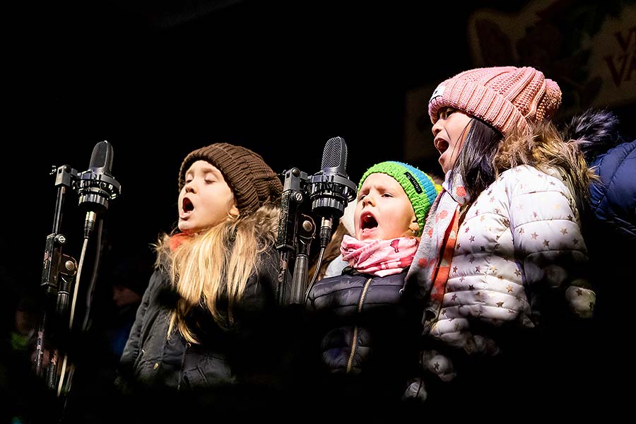 Gemeinsames Singen am Weihnachtsbaum, 3. Adventssonntag in Český Krumlov 15.12.2019