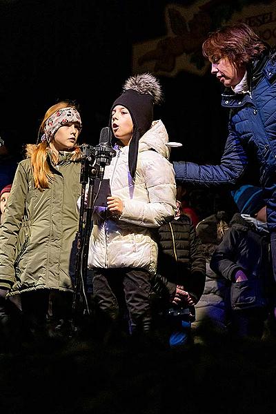 Gemeinsames Singen am Weihnachtsbaum, 3. Adventssonntag in Český Krumlov 15.12.2019