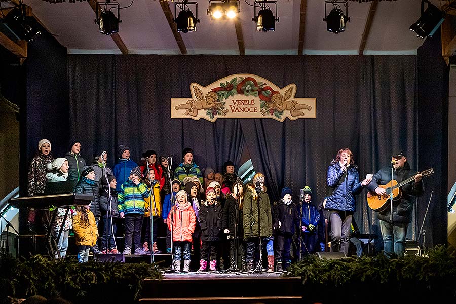 Gemeinsames Singen am Weihnachtsbaum, 3. Adventssonntag in Český Krumlov 15.12.2019