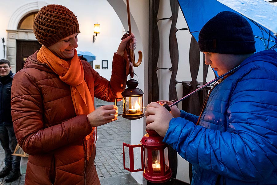 4. Adventssamstag in den Klöstern und Verteilung des Bethlehemslichts in Český Krumlov 21.12.2019