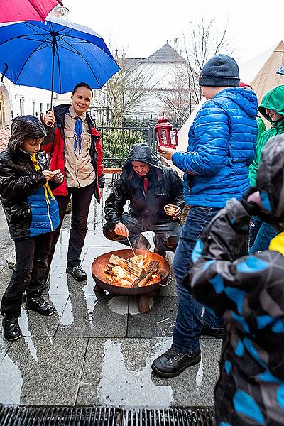 4th Advent Saturday at the Monasteries and Handing out of the Light of Bethlehem in Český Krumlov 21.12.2019