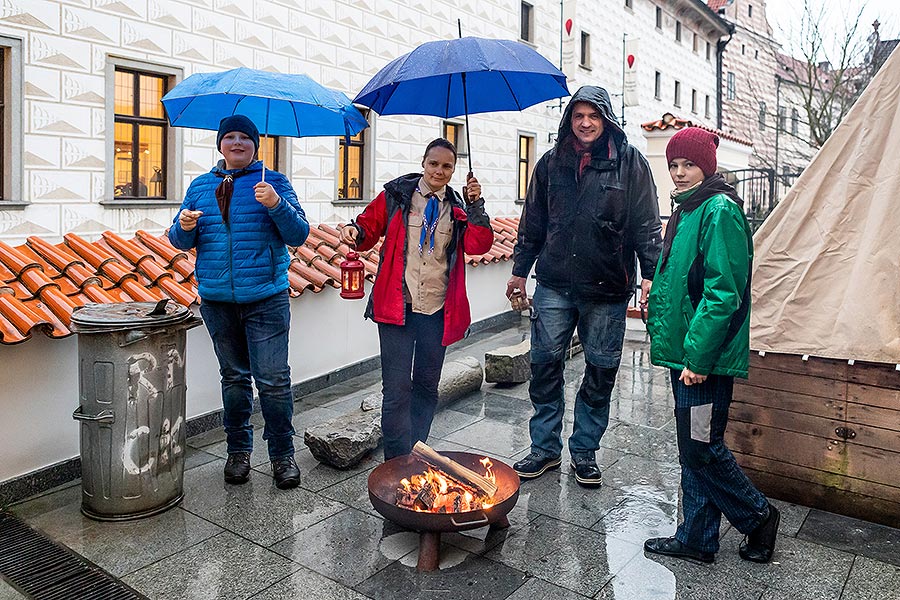 4th Advent Saturday at the Monasteries and Handing out of the Light of Bethlehem in Český Krumlov 21.12.2019