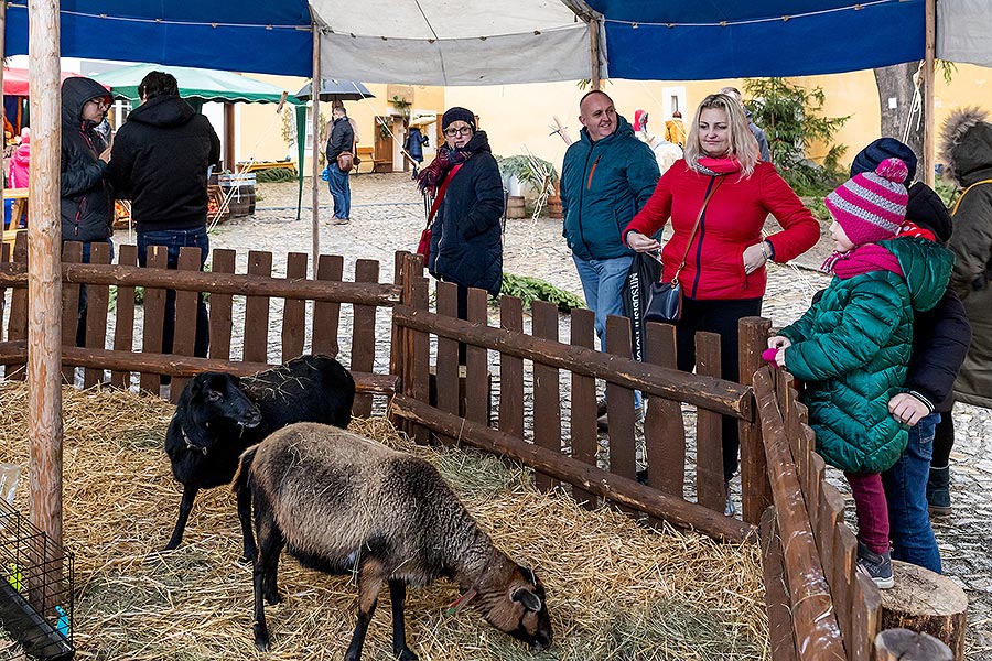 4th Advent Saturday at the Monasteries and Handing out of the Light of Bethlehem in Český Krumlov 21.12.2019