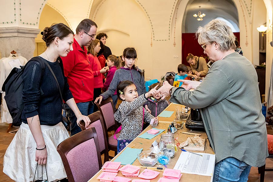 4th Advent Saturday at the Monasteries and Handing out of the Light of Bethlehem in Český Krumlov 21.12.2019