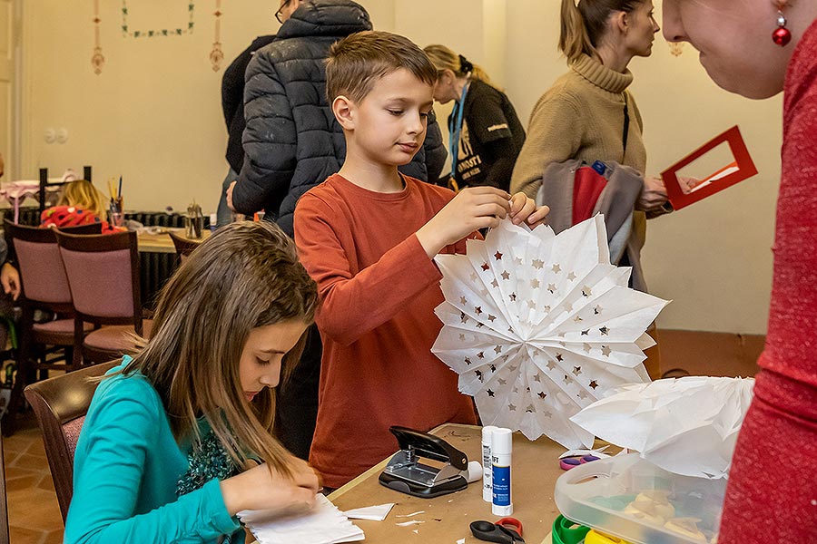 4. adventní sobota v klášterech a rozdávání betlémského světla v Českém Krumlově 21.12.2019