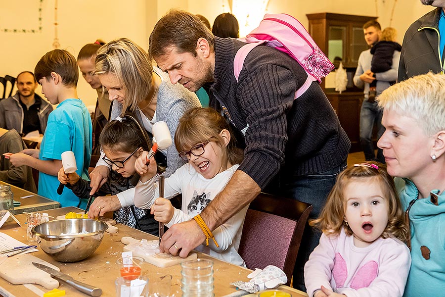 4th Advent Saturday at the Monasteries and Handing out of the Light of Bethlehem in Český Krumlov 21.12.2019