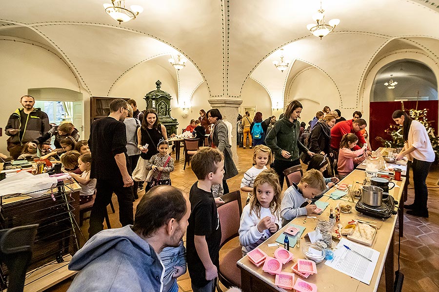 4. Adventssamstag in den Klöstern und Verteilung des Bethlehemslichts in Český Krumlov 21.12.2019