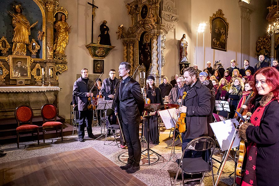 Konzert in der Klosterkirche - Streichorchester Český Krumlov, Krumauer Kammerorchester und Gemischter Sängerchor Perchta - „Hej Mistře!“ Böhmische Hirtenmesse J. J. Rybas in Český Krumlov 26.12.2019