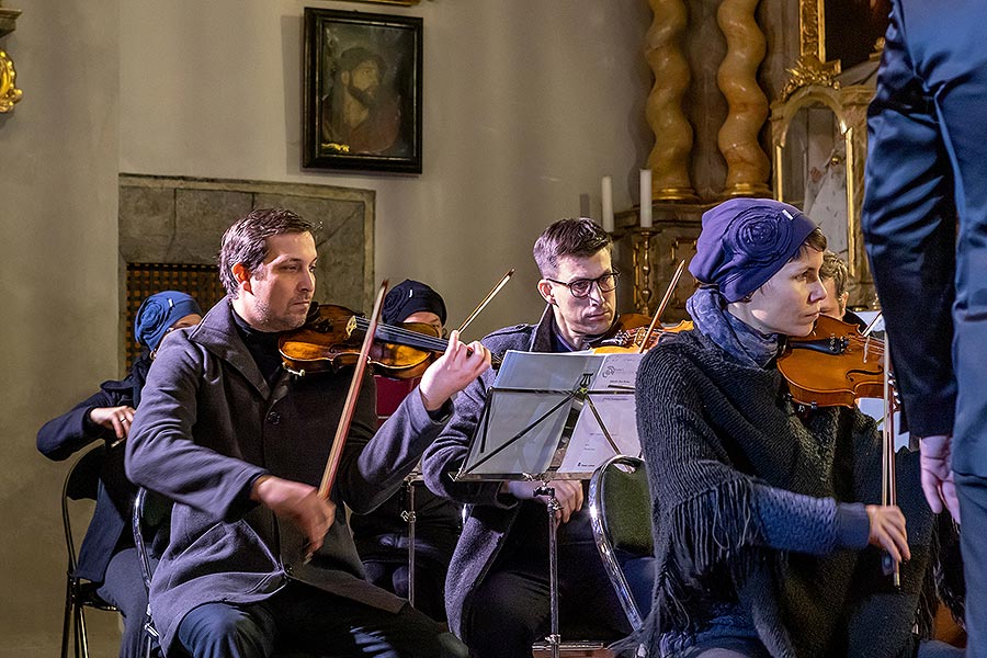 Konzert in der Klosterkirche - Streichorchester Český Krumlov, Krumauer Kammerorchester und Gemischter Sängerchor Perchta - „Hej Mistře!“ Böhmische Hirtenmesse J. J. Rybas in Český Krumlov 26.12.2019