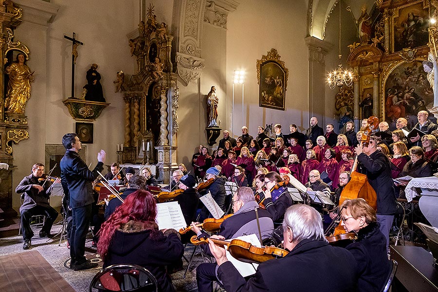 Koncert v klášterním kostele - Smyčcový orchestr Český Krumlov, Krumlovský komorní orchestr a Smíšený pěvecký sbor Perchta - „Hej Mistře!“ Česká mše vánoční J. J. Ryby v Českém Krumlově 26.12.2019