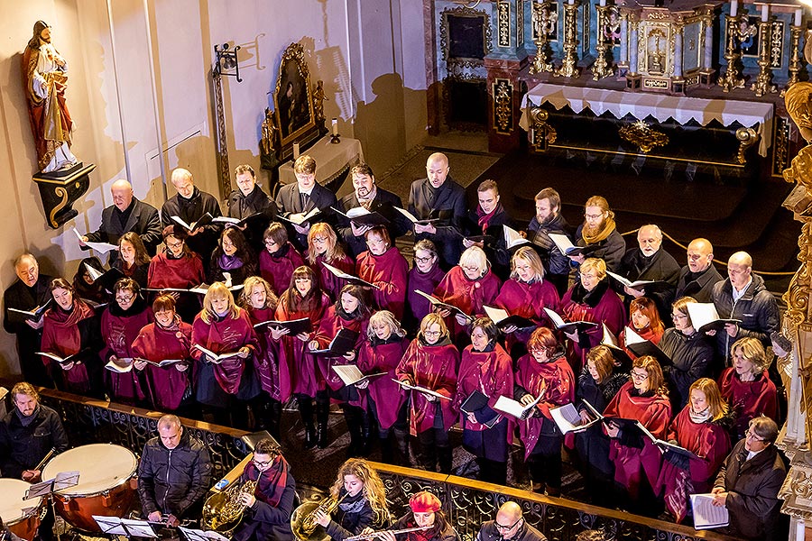 Konzert in der Klosterkirche - Streichorchester Český Krumlov, Krumauer Kammerorchester und Gemischter Sängerchor Perchta - „Hej Mistře!“ Böhmische Hirtenmesse J. J. Rybas in Český Krumlov 26.12.2019