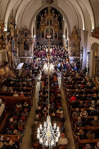 Koncert v klášterním kostele - Smyčcový orchestr Český Krumlov, Krumlovský komorní orchestr a Smíšený pěvecký sbor Perchta - „Hej Mistře!“ Česká mše vánoční J. J. Ryby v Českém Krumlově 26.12.2019