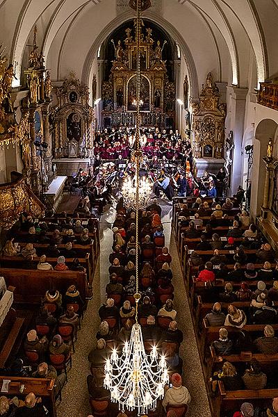 Konzert in der Klosterkirche - Streichorchester Český Krumlov, Krumauer Kammerorchester und Gemischter Sängerchor Perchta - „Hej Mistře!“ Böhmische Hirtenmesse J. J. Rybas in Český Krumlov 26.12.2019