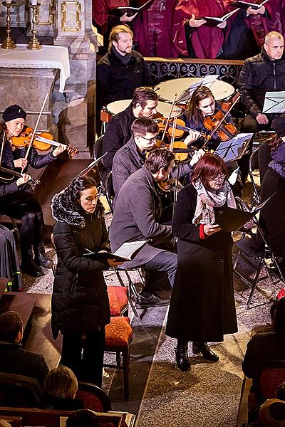 Konzert in der Klosterkirche - Streichorchester Český Krumlov, Krumauer Kammerorchester und Gemischter Sängerchor Perchta - „Hej Mistře!“ Böhmische Hirtenmesse J. J. Rybas in Český Krumlov 26.12.2019