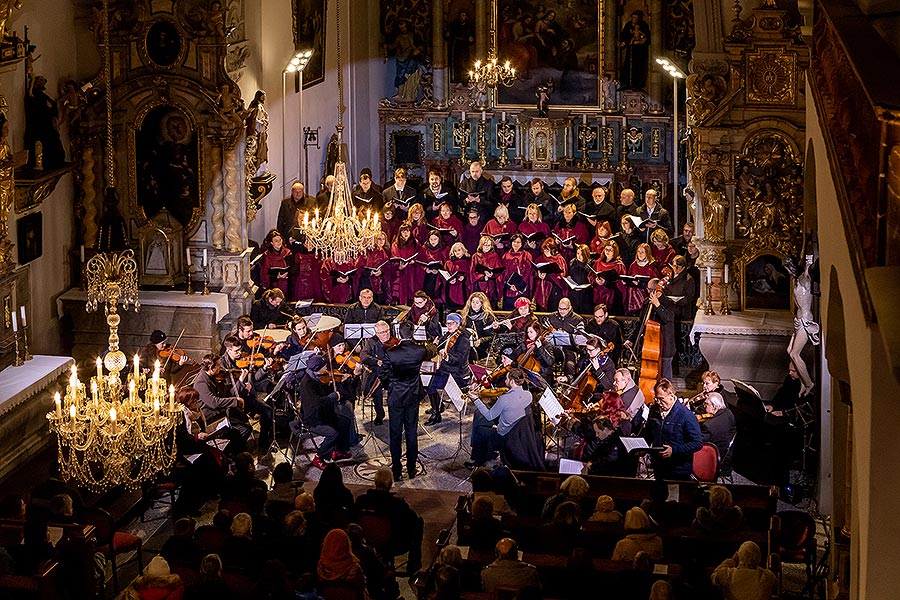 Konzert in der Klosterkirche - Streichorchester Český Krumlov, Krumauer Kammerorchester und Gemischter Sängerchor Perchta - „Hej Mistře!“ Böhmische Hirtenmesse J. J. Rybas in Český Krumlov 26.12.2019