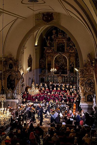 Konzert in der Klosterkirche - Streichorchester Český Krumlov, Krumauer Kammerorchester und Gemischter Sängerchor Perchta - „Hej Mistře!“ Böhmische Hirtenmesse J. J. Rybas in Český Krumlov 26.12.2019