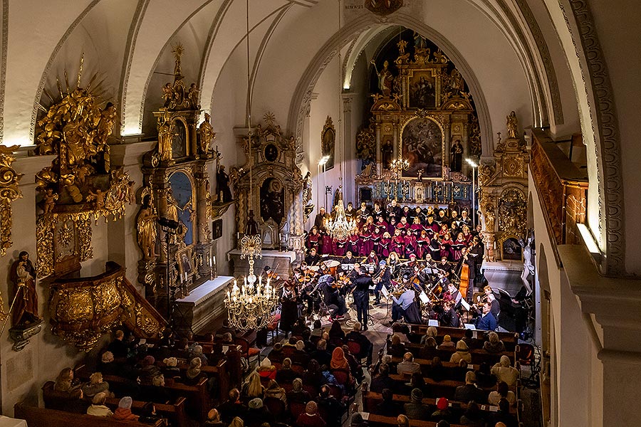 Konzert in der Klosterkirche - Streichorchester Český Krumlov, Krumauer Kammerorchester und Gemischter Sängerchor Perchta - „Hej Mistře!“ Böhmische Hirtenmesse J. J. Rybas in Český Krumlov 26.12.2019