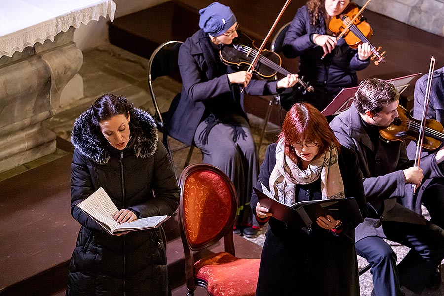 Konzert in der Klosterkirche - Streichorchester Český Krumlov, Krumauer Kammerorchester und Gemischter Sängerchor Perchta - „Hej Mistře!“ Böhmische Hirtenmesse J. J. Rybas in Český Krumlov 26.12.2019