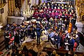 Konzert in der Klosterkirche - Streichorchester Český Krumlov, Krumauer Kammerorchester und Gemischter Sängerchor Perchta - „Hej Mistře!“ Böhmische Hirtenmesse J. J. Rybas in Český Krumlov 26.12.2019, Foto: Lubor Mrázek