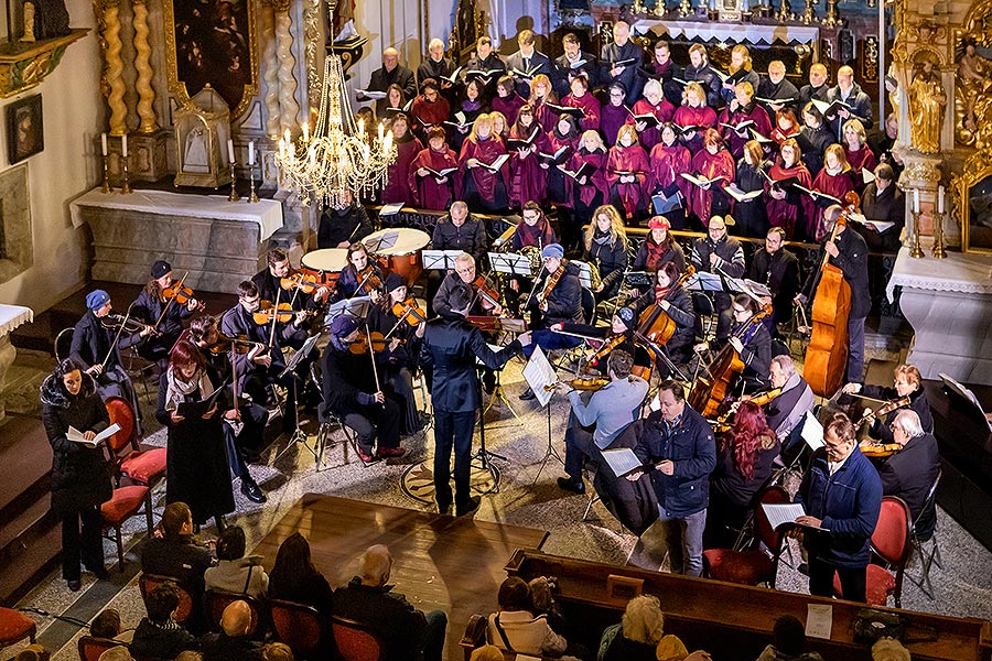 Konzert in der Klosterkirche - Streichorchester Český Krumlov, Krumauer Kammerorchester und Gemischter Sängerchor Perchta - „Hej Mistře!“ Böhmische Hirtenmesse J. J. Rybas in Český Krumlov 26.12.2019