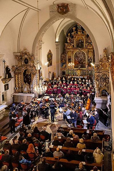 Konzert in der Klosterkirche - Streichorchester Český Krumlov, Krumauer Kammerorchester und Gemischter Sängerchor Perchta - „Hej Mistře!“ Böhmische Hirtenmesse J. J. Rybas in Český Krumlov 26.12.2019