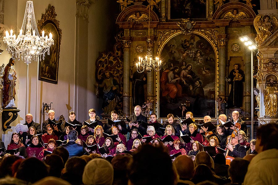 Konzert in der Klosterkirche - Streichorchester Český Krumlov, Krumauer Kammerorchester und Gemischter Sängerchor Perchta - „Hej Mistře!“ Böhmische Hirtenmesse J. J. Rybas in Český Krumlov 26.12.2019