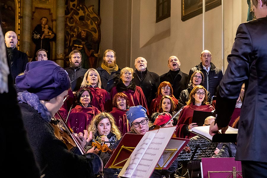 Konzert in der Klosterkirche - Streichorchester Český Krumlov, Krumauer Kammerorchester und Gemischter Sängerchor Perchta - „Hej Mistře!“ Böhmische Hirtenmesse J. J. Rybas in Český Krumlov 26.12.2019