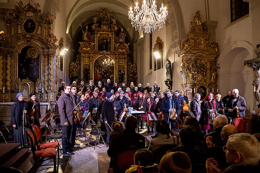 Konzert in der Klosterkirche - Streichorchester Český Krumlov, Krumauer Kammerorchester und Gemischter Sängerchor Perchta - „Hej Mistře!“ Böhmische Hirtenmesse J. J. Rybas in Český Krumlov 26.12.2019