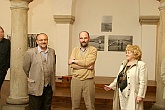 1. května 2004, 17.00 hodin - Vernisáž výstavy České křižovatky na cestě do Evropy, Galerie DOXA, foto: Lubor Mrázek 