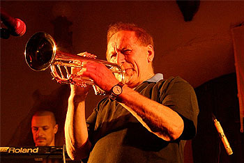 1. května 2004, 20.00 hodin - Laco Deczi a Celula New York, koncert v pivovaru Eggenberg, foto: Lubor Mrázek 