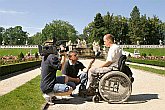 Radek Přibyl během rozhovoru pro zpravodajství ČT, test schodolezů v Českém Krumlově, foto: Lubor Mrázek 