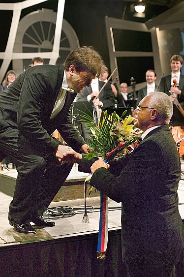 16. Juli 2004 - Pavel Šporcl – Geige, Prager Philharmonia, Internationales Musikfestival Český Krumlov, Bildsquelle: © Auviex s.r.o., Foto: Libor Sváček