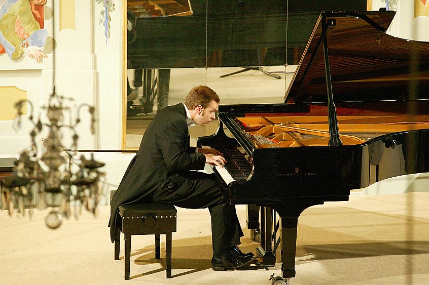 21. Juli 2004 - Martin Kasík – Klavierrezital, Internationales Musikfestival Český Krumlov, Bildsquelle: © Auviex s.r.o., Foto: Libor Sváček