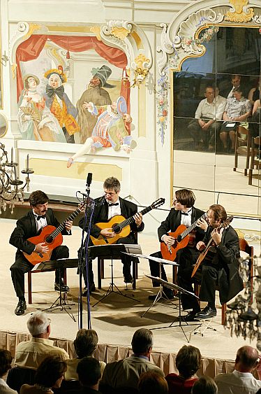 22. Juli 2004 - Prager Gitarrenquartett, Internationales Musikfestival Český Krumlov, Bildsquelle: © Auviex s.r.o., Foto: Libor Sváček