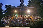 23. Juli 2004 - Der Schwanensee, Ballett im Schloßpark, Freilichtbühne mit dem drehbaren Zuschauerraum, Internationales Musikfestival Český Krumlov, Bildsquelle: © Auviex s.r.o., Foto: Libor Sváček 