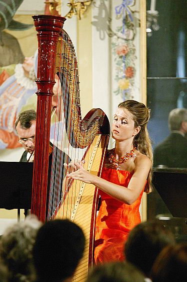 29. Juli 2004 - Kateřina Englichová - Harfe, Virtuosi Pragenses, Internationales Musikfestival Český Krumlov, Bildsquelle: © Auviex s.r.o., Foto: Libor Sváček