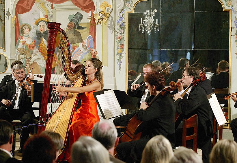 29. Juli 2004 - Kateřina Englichová - Harfe, Virtuosi Pragenses, Internationales Musikfestival Český Krumlov, Bildsquelle: © Auviex s.r.o., Foto: Libor Sváček