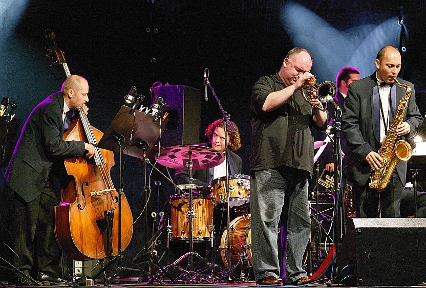 7. August 2004 - James Morrison (Australien) - Trompete, Gustav Brom Big Band, Internationales Musikfestival Český Krumlov, Bildsquelle: © Auviex s.r.o., Foto: Libor Sváček