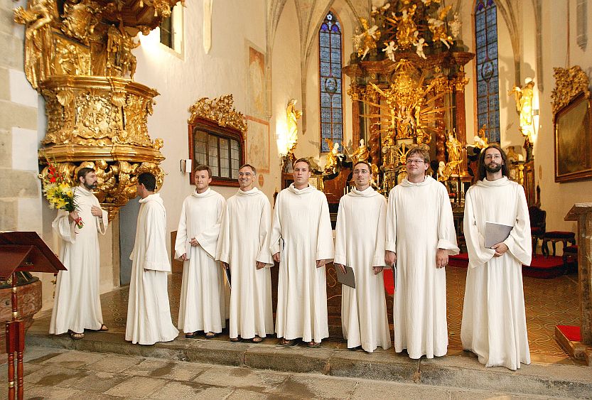 8. August 2004 - Schola Gregoriana Pragensis, Pfarrkirche von Kájov, Internationales Musikfestival Český Krumlov, Bildsquelle: © Auviex s.r.o., Foto: Libor Sváček