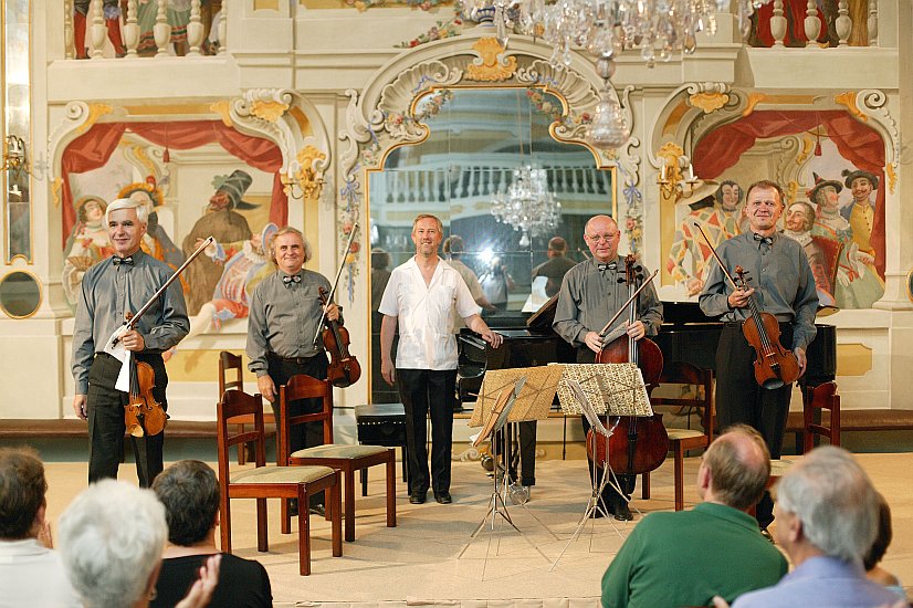 12. August 2004 - Roy Howat (Grossbritanien) – Klavier, Panoch-Quartett, Internationales Musikfestival Český Krumlov, Bildsquelle: © Auviex s.r.o., Foto: Libor Sváček