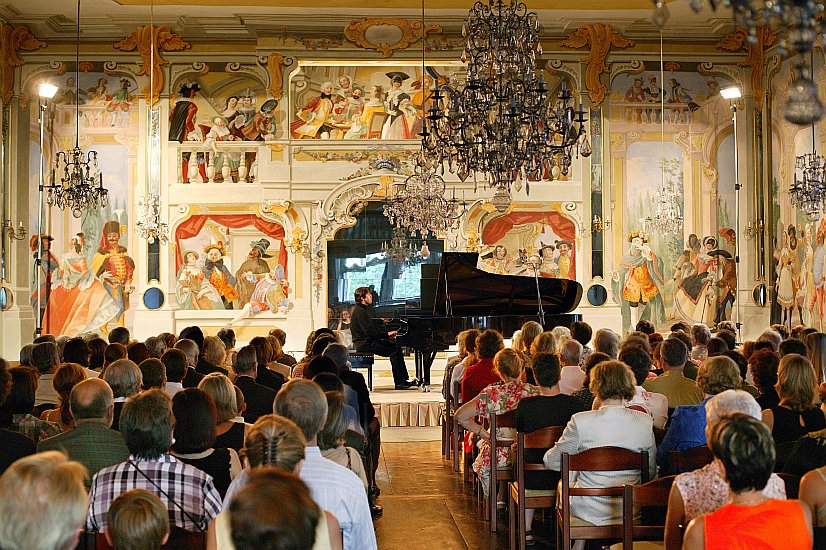 19. srpna 2004 - Alexei Volodin (Rusko) - klavírní recitál, Mezinárodní hudební festival Český Krumlov, zdroj: © Auviex s.r.o., foto: Libor Sváček