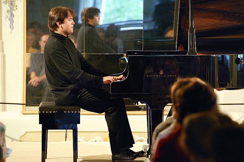 19. August 2004 - Alexei Volodin (Russland) Klavierrezital, Internationales Musikfestival Český Krumlov, Bildsquelle: © Auviex s.r.o., Foto: Libor Sváček