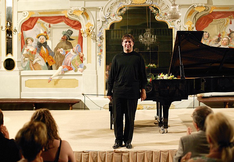 19. August 2004 - Alexei Volodin (Russland) Klavierrezital, Internationales Musikfestival Český Krumlov, Bildsquelle: © Auviex s.r.o., Foto: Libor Sváček