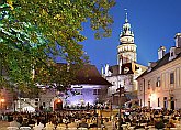 28. August 2004 - In Ehre an Antonín Dvořák: Ivan Ženatý - Geige, Tschechische Philharmonie, Dirigent: Zdeněk Mácal, II. Schlosshof, Internationales Musikfestival Český Krumlov, Bildsquelle: Auviex s.r.o., Foto: Libor Sváček 