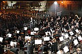 28. August 2004 - In Ehre an Antonín Dvořák: Ivan Ženatý - Geige, Tschechische Philharmonie, Dirigent: Zdeněk Mácal, II. Schlosshof, Internationales Musikfestival Český Krumlov, Bildsquelle: Auviex s.r.o., Foto: Libor Sváček 