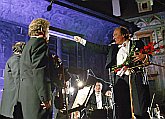 28. August 2004 - In Ehre an Antonín Dvořák: Ivan Ženatý - Geige, Tschechische Philharmonie, Dirigent: Zdeněk Mácal, II. Schlosshof, Internationales Musikfestival Český Krumlov, Bildsquelle: Auviex s.r.o., Foto: Libor Sváček 