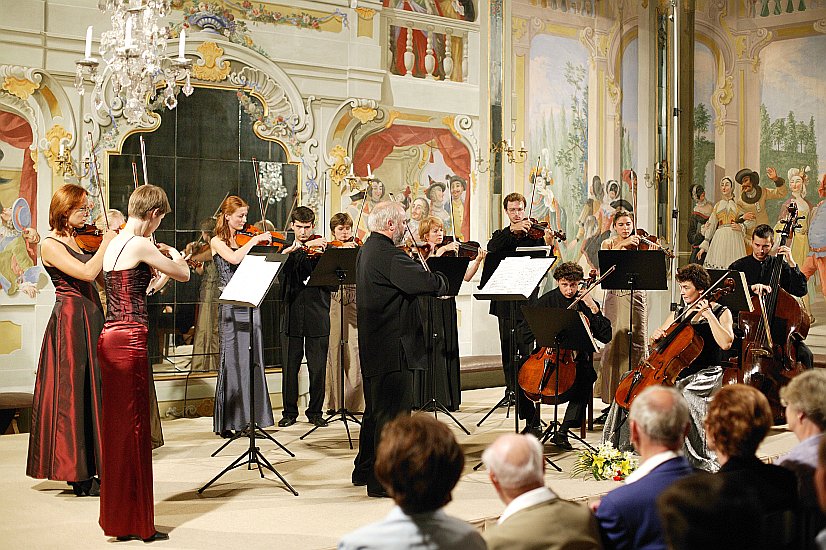 27. srpna 2004 - Slovenský komorní orchester, Mezinárodní hudební festival Český Krumlov, zdroj: © Auviex s.r.o., foto: Libor Sváček